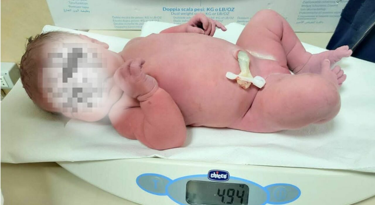 Parto Da Record A Napoli Nato Bambino Di 5 4 Kg Al Policlinico