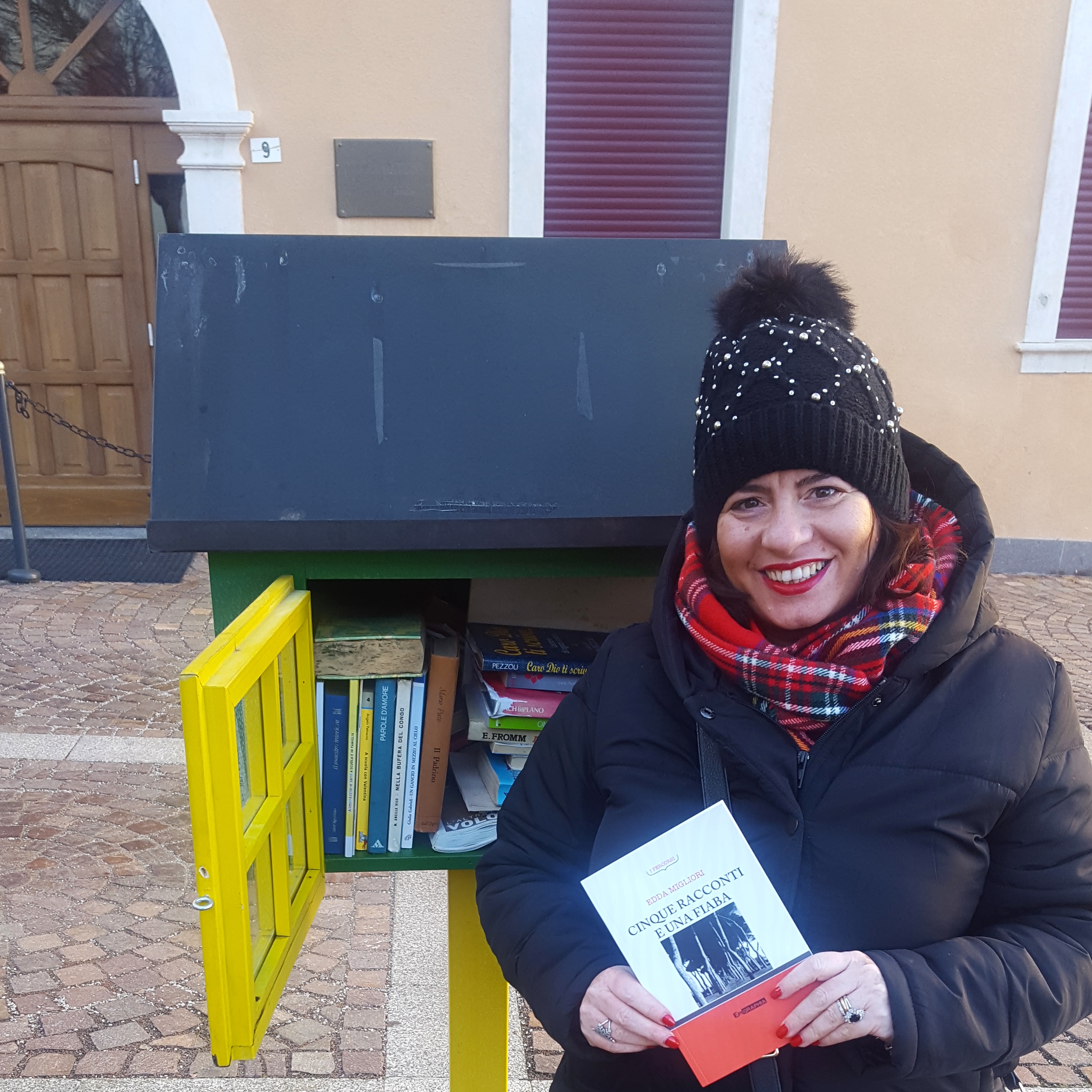 Autrice abruzzese dona il suo libro alla comunità di Fiavè 