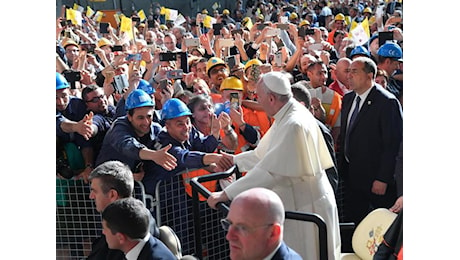 Il Papa all'Ilva di Genova: quando economia diventa speculazione è spietata