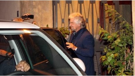 Grillo a Palermo, bagno di folla al Foro Italico per Italia 5 stelle