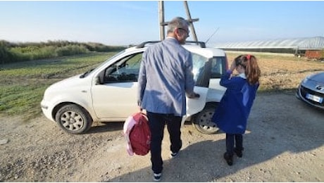 Zapponeta, la Regione dà i soldi per lo scuolabus: il sindaco portava i bambini con la sua Panda