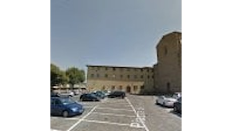 Non vuole pagare il parcheggiatore abusivo: donna picchiata a Firenze