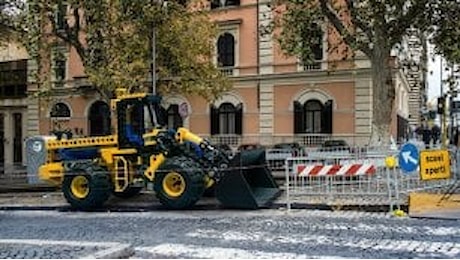 I mattoncini Lego 'invadono' Roma: elicotteri, auto e tram nelle strade della Capitale
