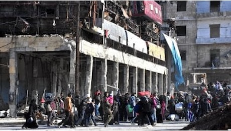 Siria, ripresi i bombardamenti ad Aleppo est. Lavrov: Continueranno finché ci saranno banditi