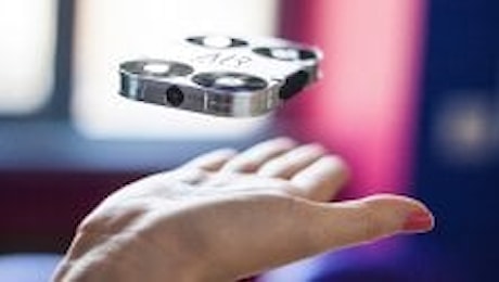 Vola AirSelfie. Il mini drone raccoglie online oltre 400 mila euro