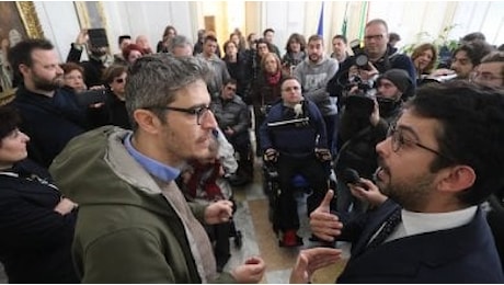 I disabili occupano la Regione, con loro anche Pif