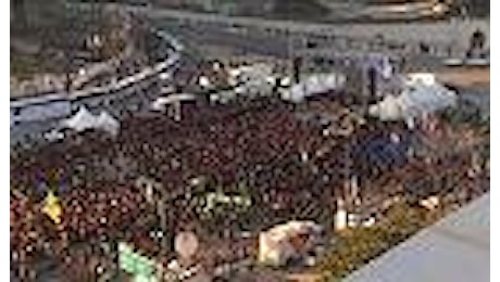 Sud Corea: la folla in piazza inneggia a Park Geun-hye, accusata di corruzione
