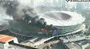 Shanghai, fiamme allo stadio: incendio domato, nessun ferito