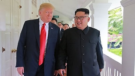 Un successo il vertice Trump-Kim Jong-un. La storica stretta di mano