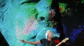 Lo show totale di Roger Waters al Circo Massimo: musica, immagini e politica
