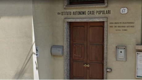 Como, incassa per dieci anni la pensione del padre morto e occupa la casa popolare assegnata all'anziano: denunciato