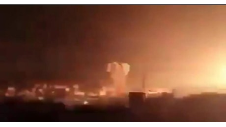 Tensioni India-Pakistan, 60 soldati indiani uccisi nel Kashmir, almeno 38 i morti civili al confine, decine di migliaia di sfollati nella regione - VIDEO