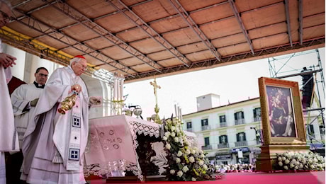 Cardinale Re profeta: “Stasera fumata bianca”. E papa Leone XIV prega e ricorda la Madonna di Pompei