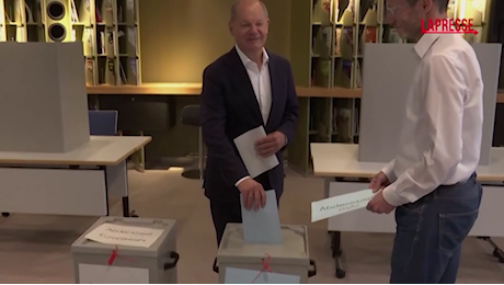 VIDEO Europee, Germania: Olaf Scholz vota a Potsdam