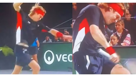 Andrey Rublev si ferisce il ginocchio a racchettate: ennesimo atto di autolesionismo a Parigi Bercy