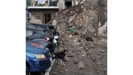 Sfiorata la tragedia a Torre del Greco, crolla palazzo per il maltempo: famiglie sgomberate