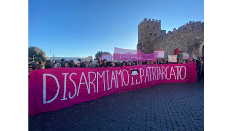 A Roma il corteo contro la violenza sulle donne, Non Una di Meno: Patriarcato continua ad ucciderci