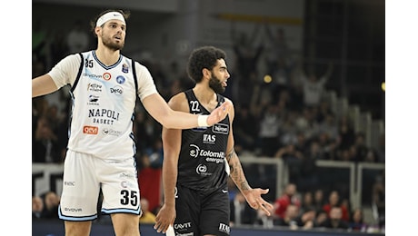 Sono nove le vittorie in nove partite per la Dolomiti Energia Trentino che batte anche Napoli 90-83