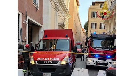 Ascensore precipita in palazzo del centro di Roma: un morto e due feriti gravi