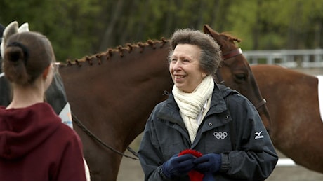 La principessa Anna ricoverata in ospedale: «Colpita da un cavallo»