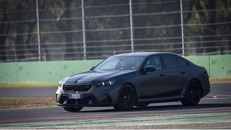 BMW M5, il test in pista a Monza con la nuova super berlina