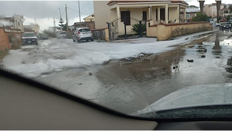 Cronaca meteo diretta - Lazio, Roma. Forte temporale ad Anzio con grandine e allagamenti - Video e foto