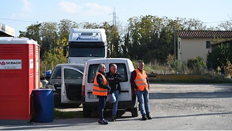 Operaio schiacciato dal muletto. Muore a 69 anni nella cartiera. La figlia: Ridatemi mio padre