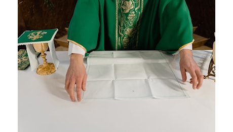 Da Papa Francesco la stretta ai parroci sui soldi delle offerte: «Troppi abusi. Adesso una sola offerta per ogni messa speciale»