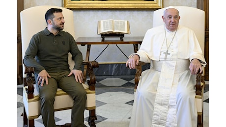 Zelensky incontra Papa Francesco: dialogo di 35 minuti, focus sul rimpatrio dei prigionieri ucraini