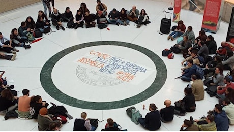 Scuola e università, giovedì 31 doppio sciopero contro il Governo. I ricercatori: “Pronti a bloccare le lezioni”