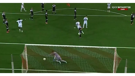VIDEO / Dzeko, una tripletta per spingere in CL il Fenerbahce: il gol del 2-1