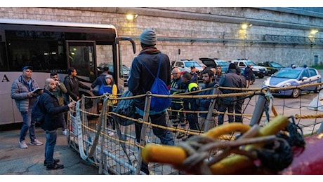 Migranti, l’accusa del Consiglio d’Europa: «Nei Cpr italiani maltrattamenti e uso di psicofarmaci»