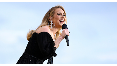 Adele mette in pausa la musica per prendere la laurea in letteratura