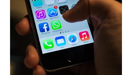 Cosa succede dopo un blocco su WhatsApp e in quali casi possono persino intervenire le Forze dell’Ordine