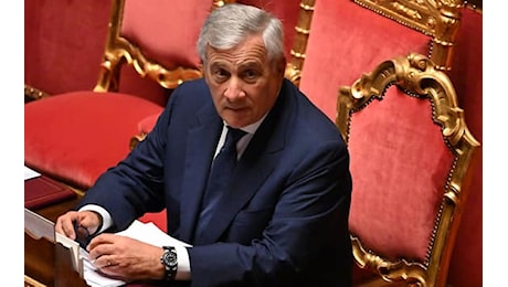 Tajani: no tasse su extraprofitti. Lega: paghino banchieri, non operai