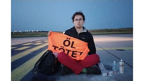 Riprendono le attività all'aeroporto di Francoforte dopo il blitz degli attivisti