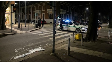 Rider in bici investito e ucciso da un'auto all'incrocio a Milano