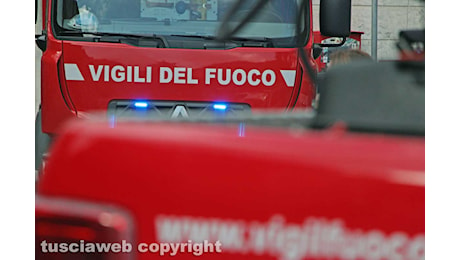 Fiamme nel sotterraneo di un negozio vicino al duomo