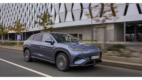 Byd Sealion 7: il test drive del suv elettrico cinese che sfida i marchi europei. Prezzi e caratteristiche