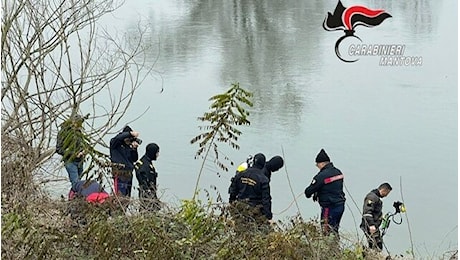 Spara in bocca a un coetaneo sul pullman ad Asola, arrestato 16enne