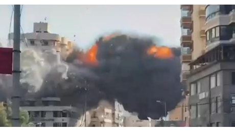 Libano, raid aereo israeliano a Beirut, bombardato con missili palazzo di 8 piani, almeno 15 morti e 80 feriti - VIDEO