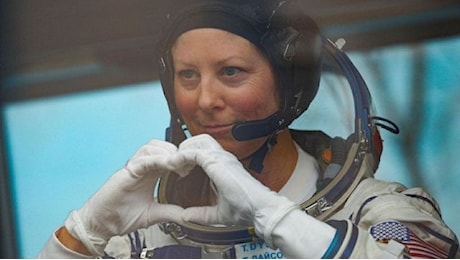 Satellite russo in frantumi: gli astronauti al riparo sull'Iss