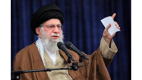 Khamenei: «Il fronte della resistenza è più forte che mai». Ma l’Iran ha perso