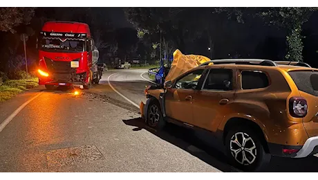 Colleferro. Grave incidente su Via Carpinetana Nord all’altezza del ponte della ferrovia. Un’auto ha impattato frontalmente contro un camion dell’Acea. Grave la donna alla guida