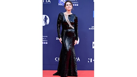 David di Donatello 2025, i look: Elena Sofia Ricci è una diva che osa, Luisa Ranieri bellezza senza tempo