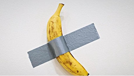 Nel mondo sottosopra trionfa il miliardario della banana art