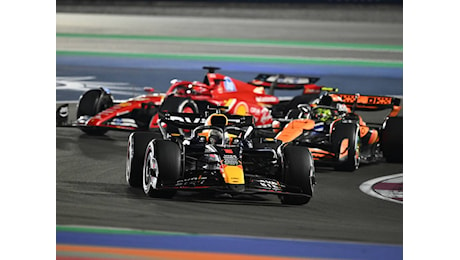 F.1, GP Qatar - Verstappen vince davanti a Leclerc