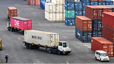 Dazi, la Cina esorta Trump a rimuoverli: «Fanno male al commercio». Gli Usa rilanciano: «Fra un mese tariffe anche sui semiconduttori»