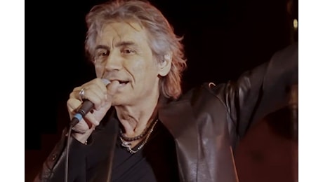 Ligabue in concerto a sorpresa in autogrill, il cantante annuncia Campovolo nel 2025