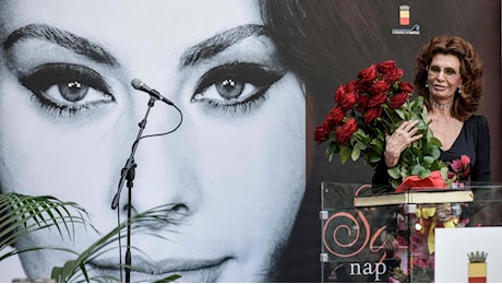 La festa per i 90 anni di Sophia Loren: un murale a Pozzuoli sulla casa dove visse, retrospettiva a Napoli